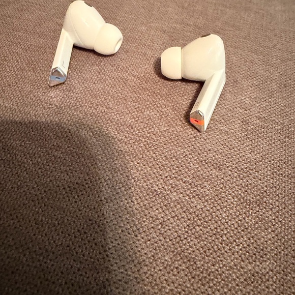 Galaxy Buds 3 Pro LIKE NEW - Picture 3 of 3